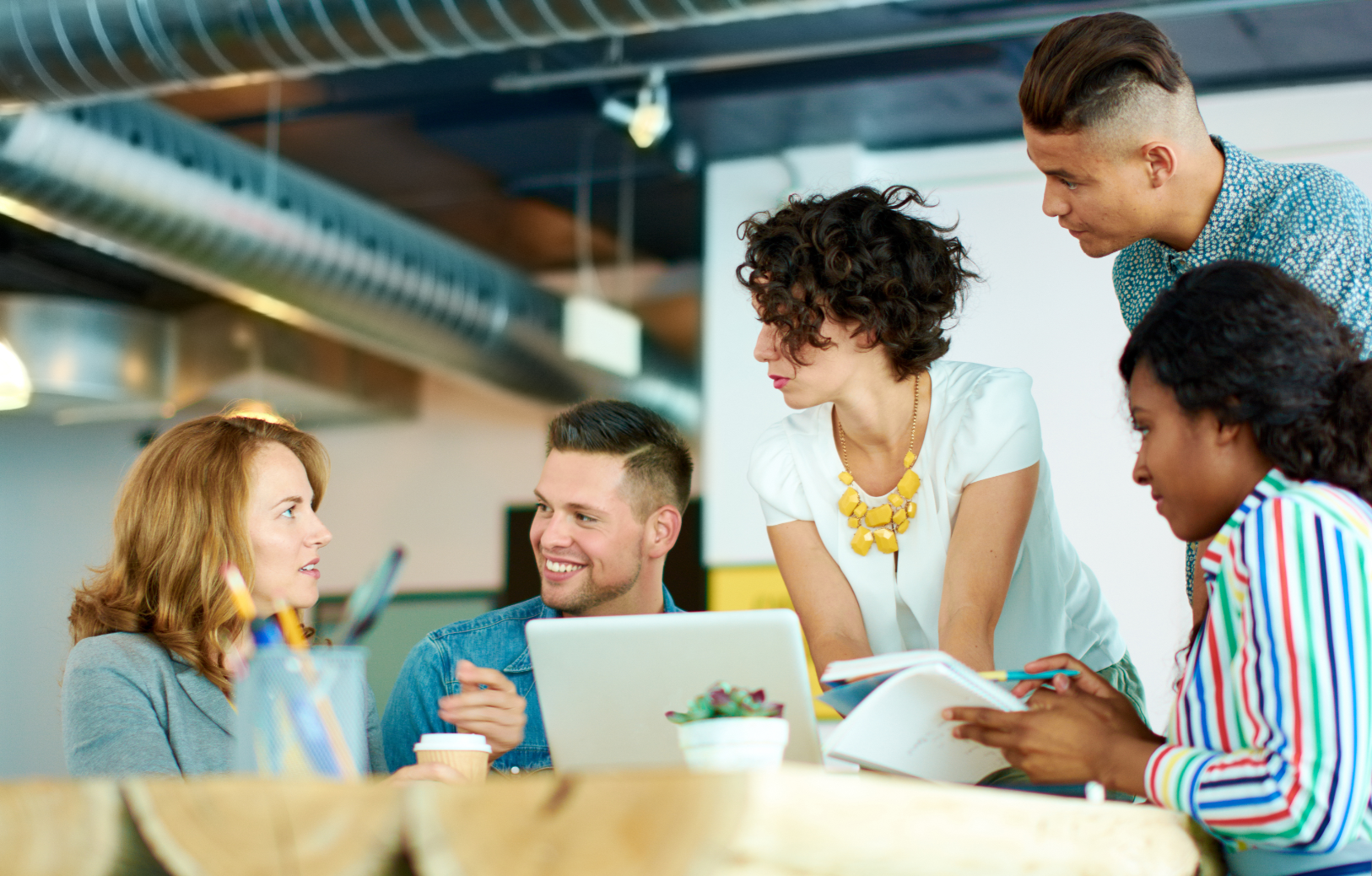 Die drei wesentlichen Komponenten des digitalen Arbeitsplatzes: Menschen, Prozesse und Technologien