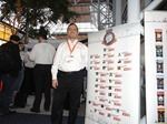 Yaacov Cohen, Mitgründer und Chef von harmon.ie, auf seinem Stand mit der Liste der Award-Gewinner